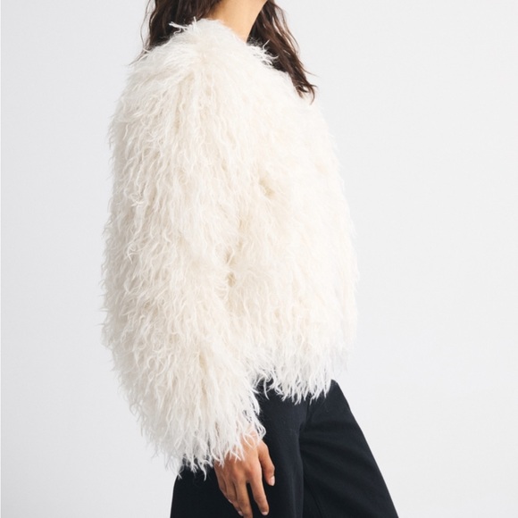 Collarless Short Faux Fur Coat - Picture 5 of 8